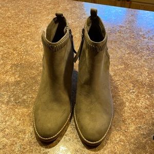 Women’s Tan Boot